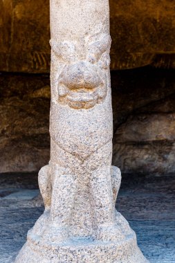 Bhima Ratha 'nın aslan muhafızları, Mamallapuram' ın Pancha Rathas 'larından biri, Tamil Nadu, Güney Hindistan, Asya' daki Unesco Dünya Mirası Bölgesi