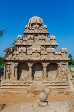 Dharmaraja Ratha 'nın dışı, Güney Hindistan' ın Tamil Nadu kentindeki Unesco Dünya Mirası Alanı Mamallapuram 'ın Pancha Rathas' larından (Beş Ratha) biridir.
