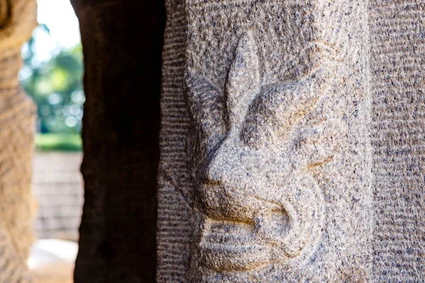 Säulen Mit Löwenwächtern Des Bhima Ratha Eines Der Pancha Rathas — Stockfoto