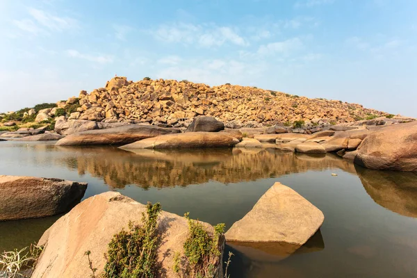 Pedras Grandes Rochas Longo Lago Chakrairtha Hampi Karnataka Sul Índia — Fotografia de Stock