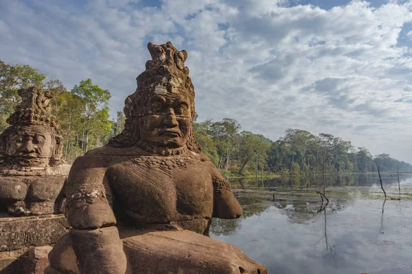 Most Posągów Bogów Demonów Który Prowadzi Południowej Bramy Angkor Thom — Zdjęcie stockowe