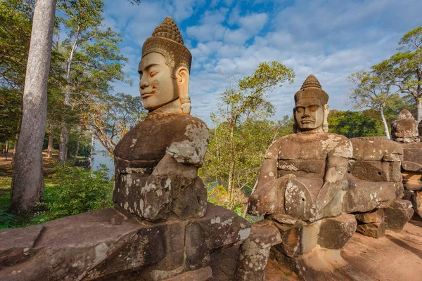 Most Posągów Bogów Demonów Który Prowadzi Południowej Bramy Angkor Thom — Zdjęcie stockowe