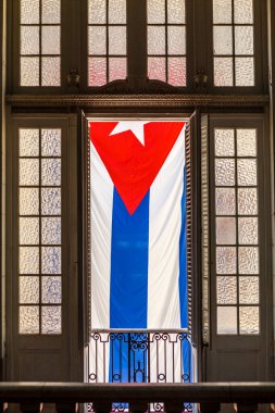 Havana, Küba, Kuzey Amerika 'daki Devrim Müzesi' nin içinde büyük Küba bayrağı