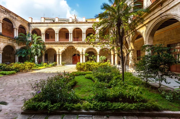 Gårdsområdet För Det Gamla Seminariet San Carlos Och San Ambrosio — Stockfoto