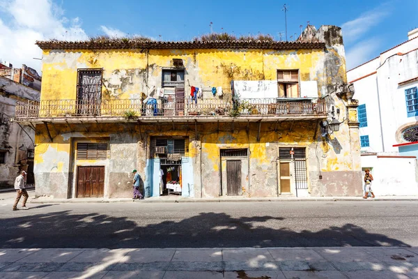 Antigua Casa Amarilla Habana Vieja Cuba — Foto de Stock