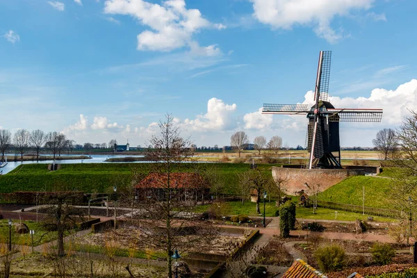 Molino Viento Largo Del Río Bergsche Maas Heusden Noord Brabant — Foto de Stock