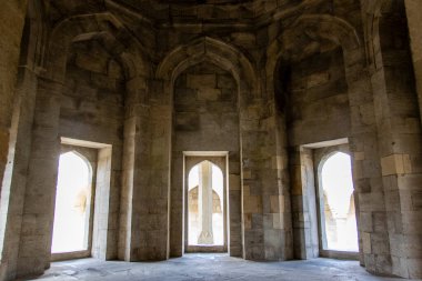 Azerbaycan 'ın Bakü kentindeki Shirvanshahlar' ın sarayındaki mezarın içi.