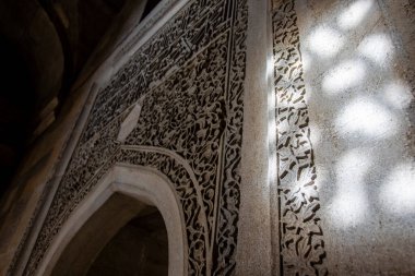 Azerbaycan 'ın Bakü kentindeki Shirvanshahlar' ın sarayındaki mezarın içi.