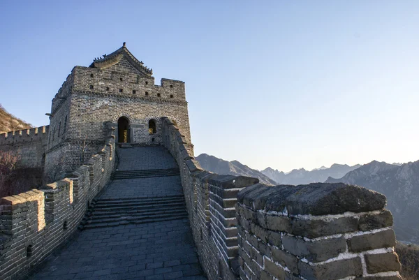 Zonsopgang op de grote muur in mutianyu, china - Azië — Stockfoto