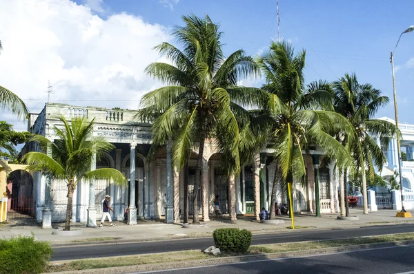 Régi francia gyarmati house a központ Cienfuegos - Kuba - Észak-Amerika — Stock Fotó