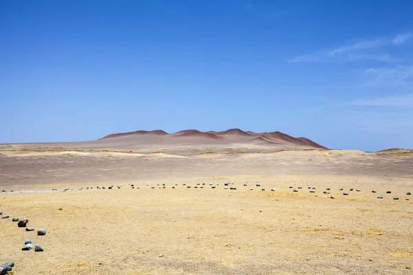 Desert next to the ocean in National Park Paracas in Ica, Peru, South America — Stock Photo, Image