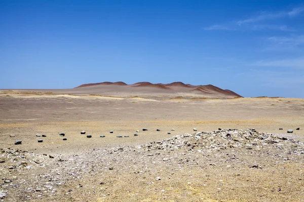 Deserto próximo ao oceano no Parque Nacional Paracas em Ica, Peru, América do Sul — Fotografia de Stock