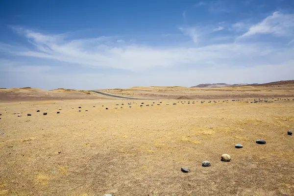 Desert next to the ocean in National Park Paracas in Ica, Peru, South America — Stock Photo, Image