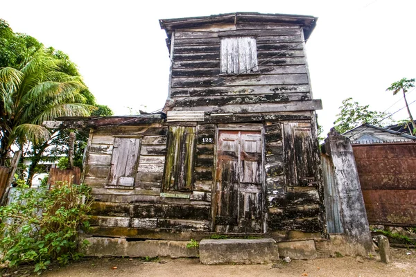 Old wooden house in the center of Paramaribo - Suriname - South America — Stock Photo, Image