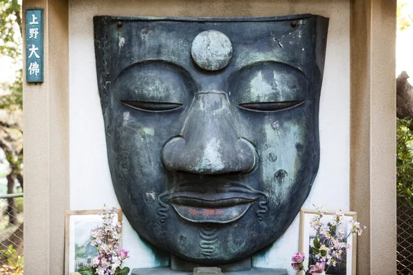 Som återstår av den Ueno Daibatsu Buddha-statyn i Ueno Park - Tokyo - Japan — Stockfoto