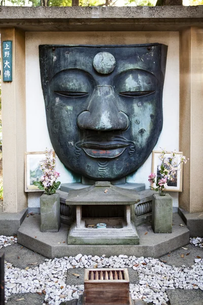 Resti della statua di Buddha Ueno Daibatsu nel Parco di Ueno - Tokyo - Giappone — Foto Stock