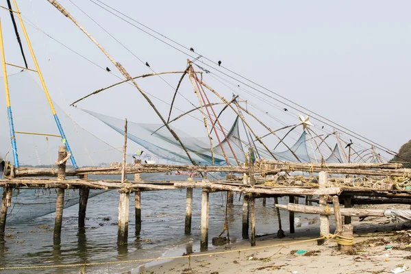 Chinesische Fischernetze (cheena vala) in Fort Kochin, Kerala, Südindien — Stockfoto