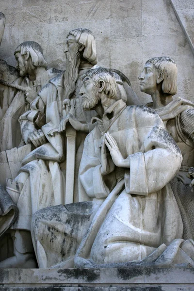Памятник открытиям - Генрих Навигатор в Белеме, Лиссабон, Португалия — стоковое фото