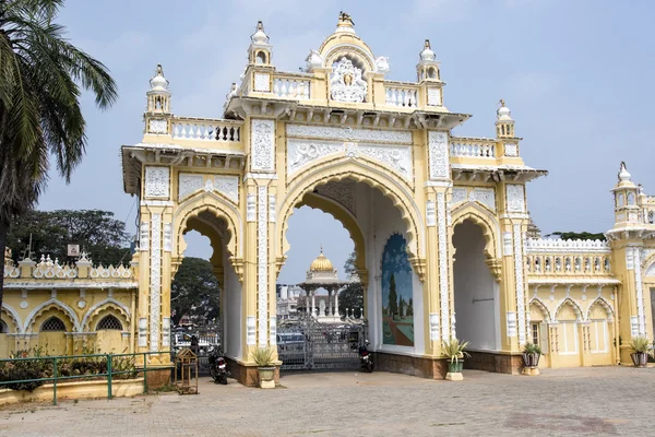 В'їзні ворота, Махараджа палацу в Майсур - Карнатака - Південної Індії — стокове фото