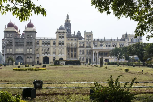 Fasade av Maharajapalasset i Mysore, Karnataka - Sør-India – stockfoto