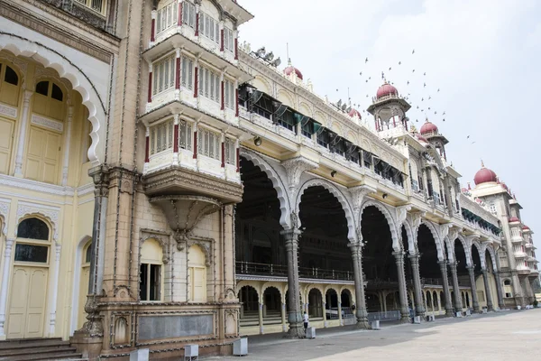 Facade of Maraja's Palace in Mysore, Karnataka - South India — Stock Photo, Image