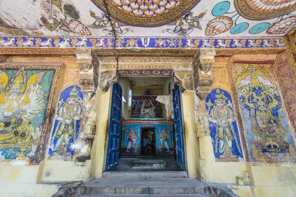 Farbenfrohe Wandmalerei am Eingang des Ranganathaswamy Tempels - in trichy - Tamil nadu - Südindien — Stockfoto