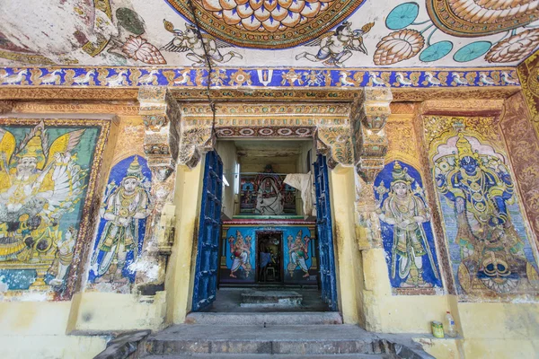 Färgglad väggmålning vid infarten till Ranganathaswamy templet - i Trichy - Tamil Nadu - södra Indien — Stockfoto