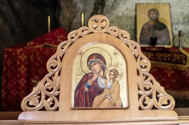 Altın kutsal kişilerin resmi iç Meteora - orta Yunanistan - Avrupa'nın Agios Nikolaos Anapafsas Manastırı