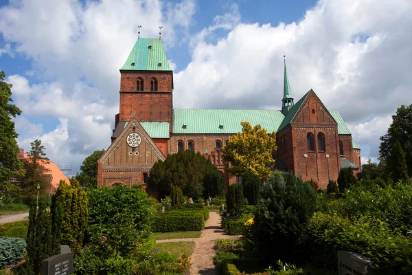 Facade of the Ratzeburger Dom church in Ratzeburg, Gross Herzugtum Lauenburg in North Germany — Stock Photo, Image