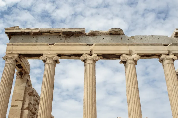 Ruinen des Erechtheion-Tempels innerhalb der Akropolis - Athen - Griechenland - Europa — Stockfoto