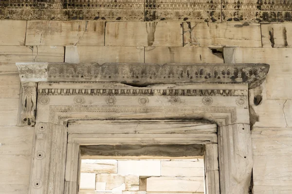 Eingangstür des Erechtheion-Tempels auf der Akropolis in Athen, Griechenland — Stockfoto