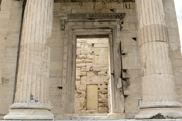 Entrance door of the Erechtheion temple on the Acropolis in Athens, Greece — Stock Photo, Image