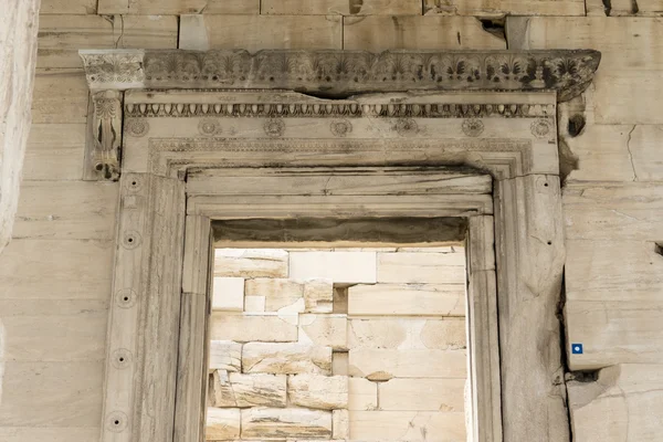 Entrance door of the Erechtheion temple on the Acropolis in Athens, Greece — Stock Photo, Image