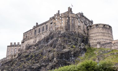 Cephe Edinburgh kalesinin bir tepe üstünde tepe-in - Edinburgh - İskoçya - Birleşik Krallık Büyük Britanya ve Kuzey İrlanda tünemiş