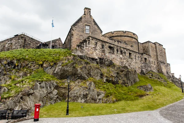 Gevel van het kasteel van Edinburgh in Edinburgh - Scotland - Verenigd Koninkrijk van Groot-Brittannië en Noord Ierland — Stockfoto