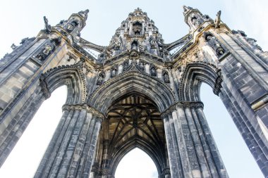 Scott anıt, bir Victorium Gotik anıt İskoç yazar Sir Walter Scott Edinburgh, İskoçya, İngiltere'de Princes Street bahçelerde