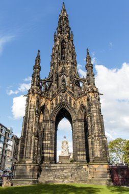 Scott anıt, bir Victorium Gotik anıt İskoç yazar Sir Walter Scott Edinburgh, İskoçya, İngiltere'de Princes Street bahçelerde
