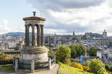 Calton Hill - Edinburg - İskoçya - Büyük Britanya'nın Edinburgh kaleden ve Edinburgh Merkezi görüntülemek