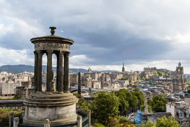 Calton Hill - Edinburg - İskoçya - Büyük Britanya'nın Edinburgh kaleden ve Edinburgh Merkezi görüntülemek