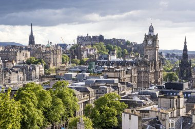 Calton Hill - Edinburg - İskoçya - Büyük Britanya'nın Edinburgh kaleden ve Edinburgh Merkezi görüntülemek