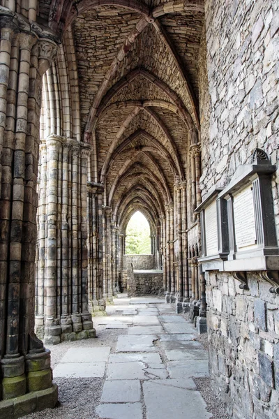 Rovine dell'Abbazia di Holyrood a Edimburgo, Scozia, Regno Unito — Foto Stock