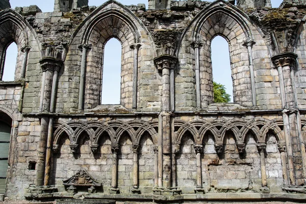 Ruïnes van Holyrood Abbey in Edinburgh, Schotland, Verenigd Koninkrijk — Stockfoto