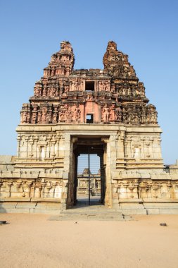 Giriş kapısı Vittala Tapınağı (bir büyük Hindu tapınağı) Hampi, Karnataka, Hindistan