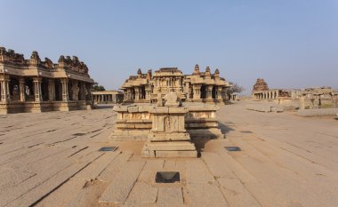 Zengin bir oyulmuş taş araba eski site Hampi, Karnataka, Hindistan Vittala Hindu tapınağı içinde