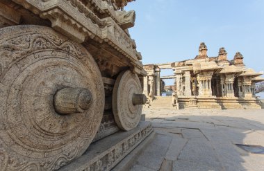 Zengin bir oyulmuş taş araba eski site Hampi, Karnataka, Hindistan Vittala Hindu tapınağı içinde