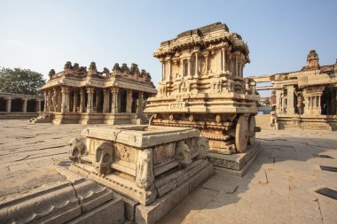 Zengin bir oyulmuş taş araba eski site Hampi, Karnataka, Hindistan Vittala Hindu tapınağı içinde