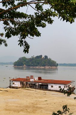 Guwahati, Hindistan ve Asya 'daki Brahmaputra Nehri' ndeki Umananda Nehri Adası 'na bakın.