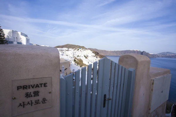 Chinese  - no entry - sign on a gate in Oia, Santorini, Greece — Stock Photo, Image