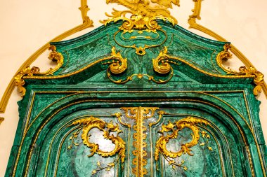 Chapultepec tepesindeki Chapultepec kalesinin içinde yaldızlı yeşil kapılar, Mexico City, Meksika, Kuzey Maerica