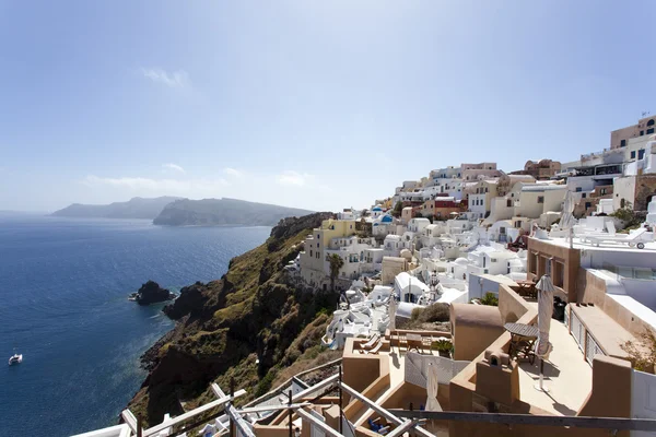 Oia beyaz şehir Uçurumdaki Santorini, Kiklad Adaları, Yunanistan Deniz Manzaralı — Stok fotoğraf